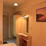 Ellinis ハニア